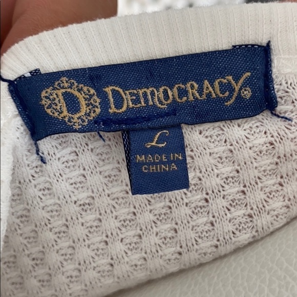 Democracy - women's v-Neck rib sweater - Picture 3 of 4